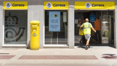 CSIF denuncia "caos" en muchas oficinas de Correos de Madrid por falta de personal