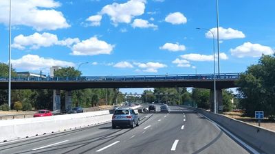 Finaliza el corte por obras de mejora de dos carriles de la M-30 bajo el puente de la A-6 en la avenida Padre Huidobro