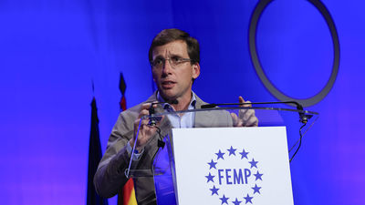 Almeida apremia al Gobierno para abordar el modelo de la financiación local