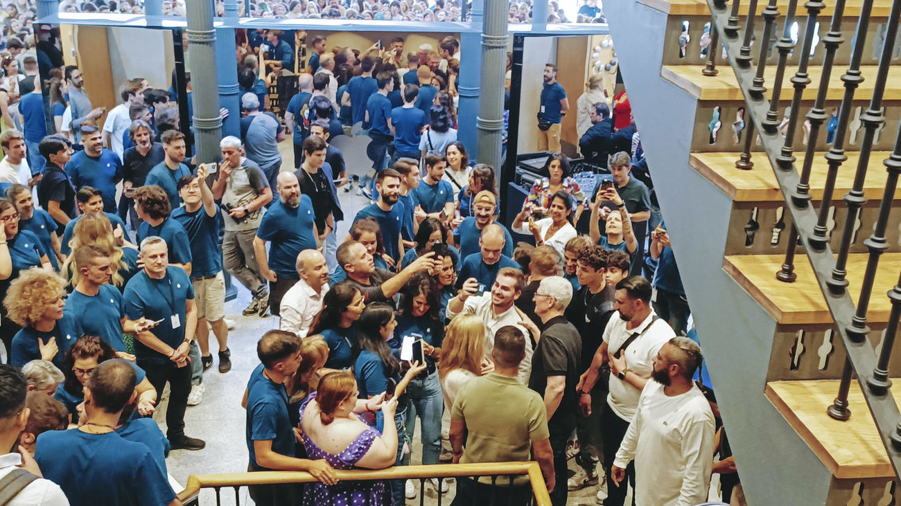 El CEO de Apple visita Madrid por sorpresa en plena campaña de lanzamiento del iPhone 15