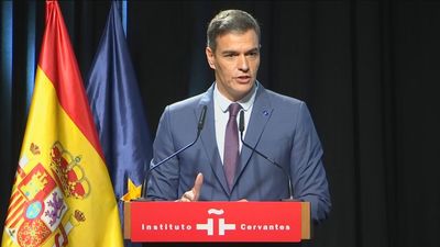 Sánchez califica de "imprescindibles" las lenguas cooficiales en el Congreso