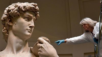 El David de Miguel Ángel se 'ducha'