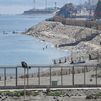 Seis inmigrantes entran en Ceuta saltando la valla y a través del espigón