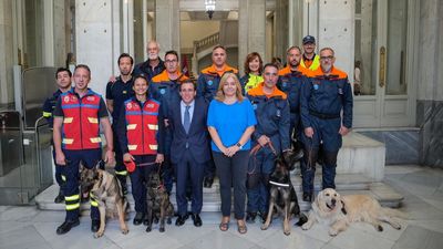 Almeida recibe al equipo de Samur-Protección Civil y Bomberos que prestó ayuda en Marruecos