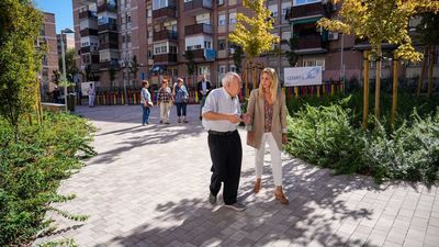 El Ayuntamiento de Madrid transforma un espacio en desuso de La Elipa en zona ajardinada con área infantil