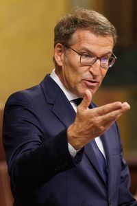 El líder del PP y candidato a la Presidencia del Gobierno, Alberto Núñez Feijóo, interviene durante la primera sesión del debate de investidura