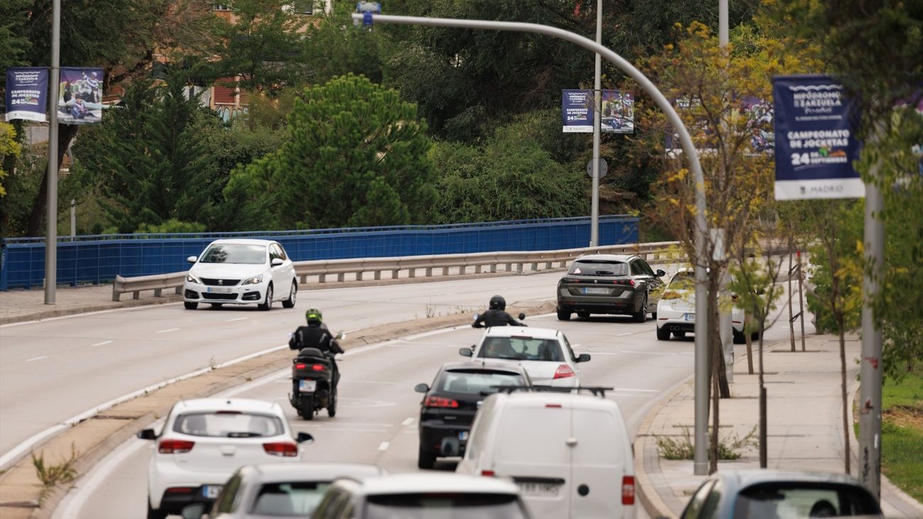 Coches circulan  en la calle Sinesio Delgado, a 15 de septiembre de 2023, en Madrid (España)