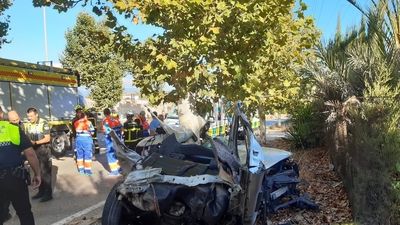 Mueren dos jóvenes tras chocar su vehículo contra un árbol en Algeciras