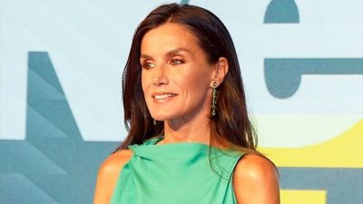 La Reina Letizia triunfa de nuevo con un vestido de  'Zara'