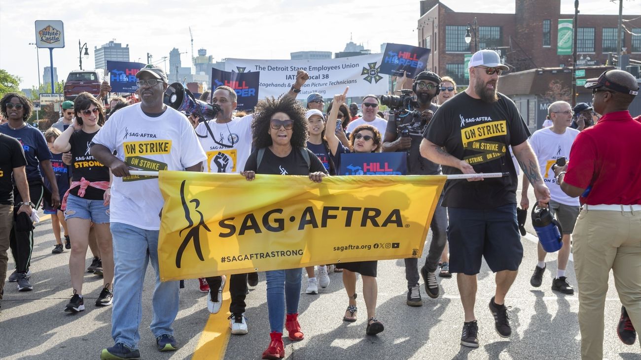 El sindicato de guionistas de EEUU acuerda poner fin a la huelga contra los estudios de Hollywood