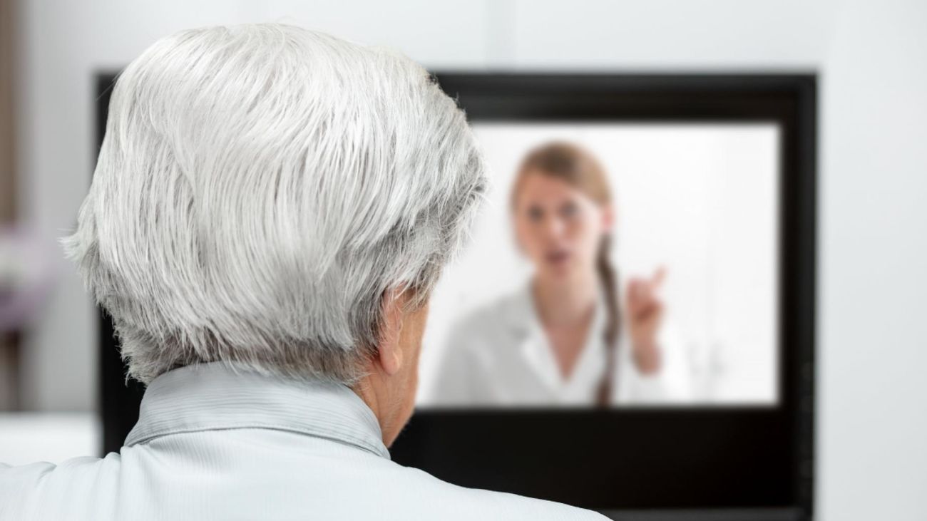 La Comunidad de Madrid estrenará en 2024 la teleasistencia avanzada en los domicilios de personas dependientes