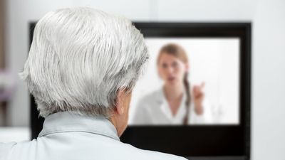 La Comunidad de Madrid estrenará en 2024 la teleasistencia avanzada en los domicilios de personas dependientes