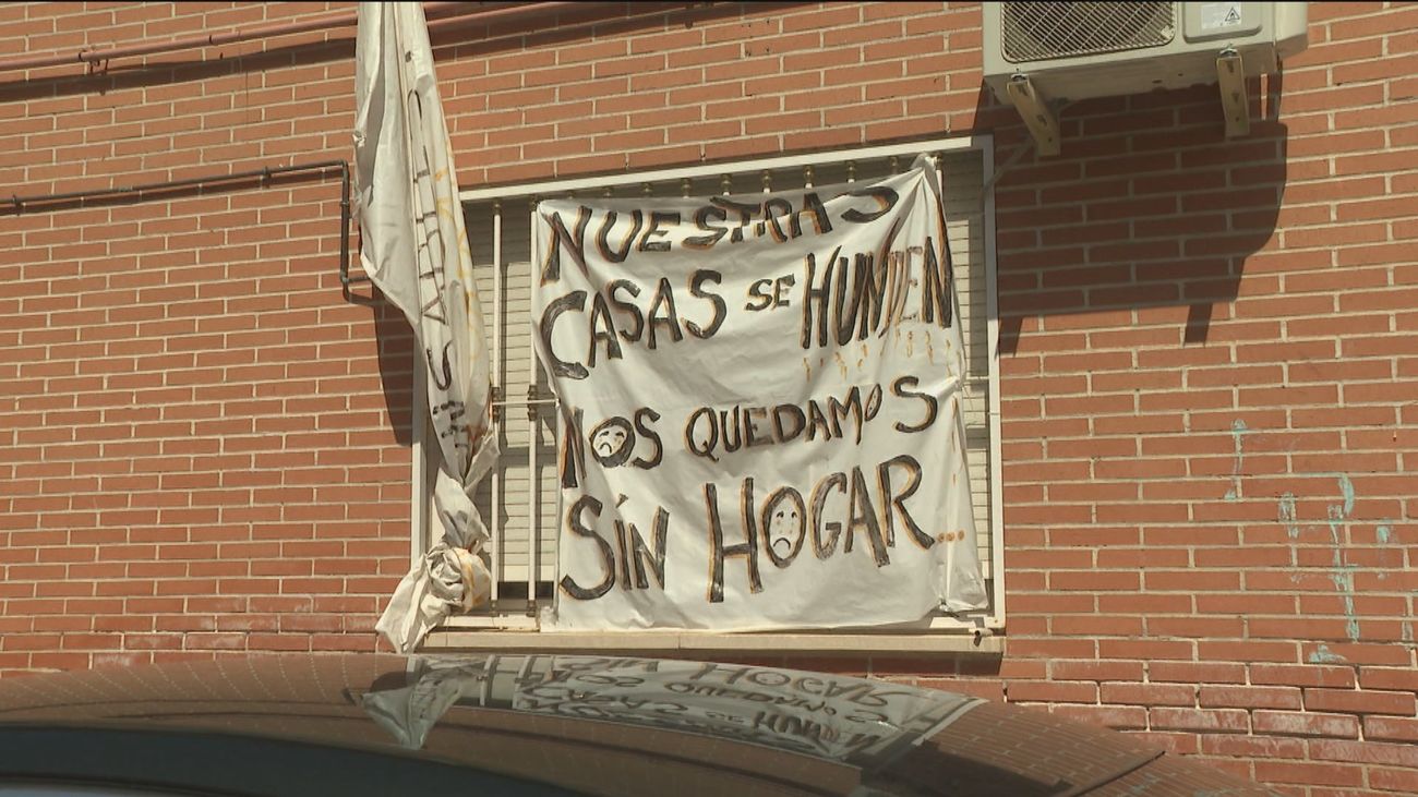 Eurodiputados socialistas visitan la zona de San Fernando afectada por las obras del metro