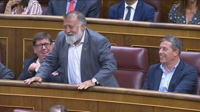 El error en el voto de un diputado del PSOE, la anécdota de la segunda jornada de la investidura de Feijóo
