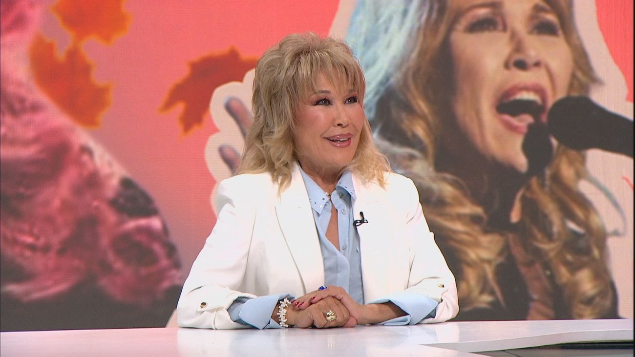 La cantante de 'El Puente', Helena Bianco, nos visita en el plató de 'Juntos'