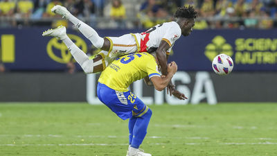 Duelo de tarjetas entre el Cádiz y el Rayo