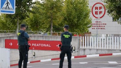 La Guardia Civil registra durante 12 horas la Federación Española de Fútbol por el 'caso Negreira'