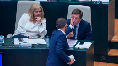 El socialista Daniel Viondi dimite tras ser expulsado del Pleno por palmearle la cara a Almeida