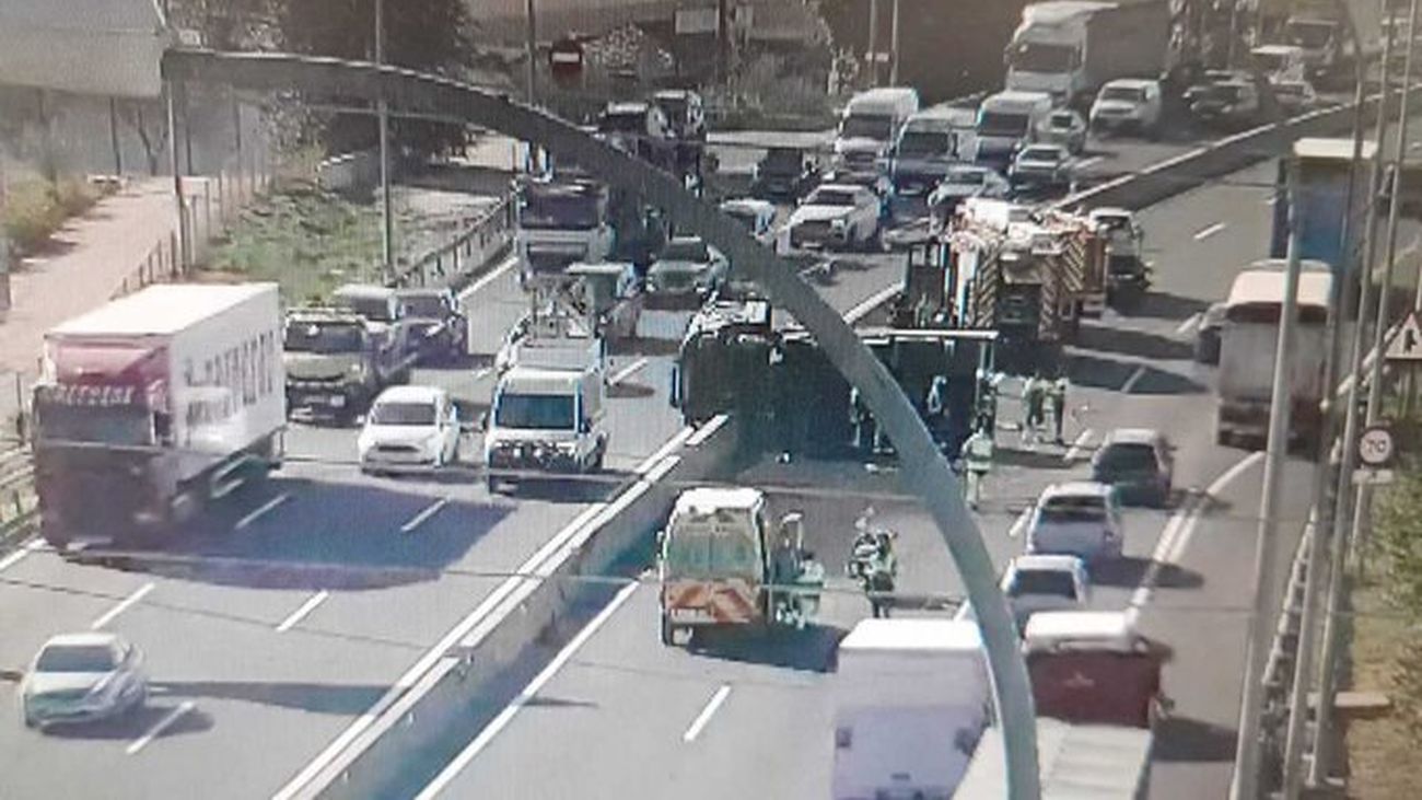 Vuelco de un camión, en la A-4, a la altura de Valdemoro