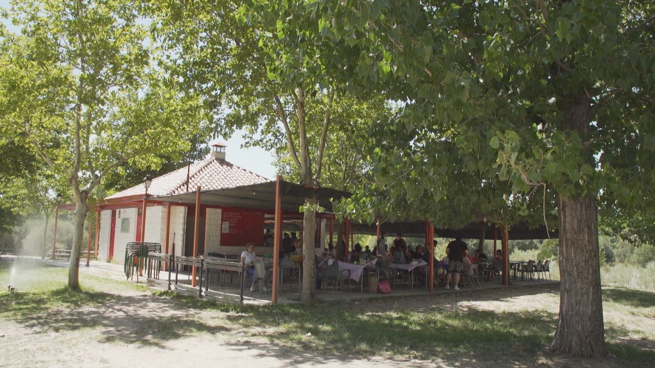 El Kiosko Rojo: una refrescante parada en el río Alberche