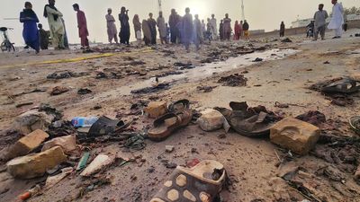 57 muertos en dos atentados contra mezquitas de Pakistán