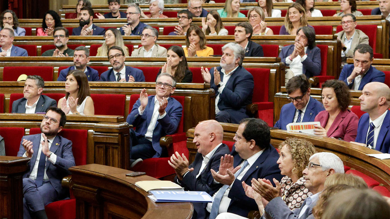 El Parlamento catalán avala condicionar la investidura de Sánchez al referéndum