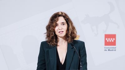 Ayuso y Almeida muestran su cariño y apoyo a las familias de las víctimas del incendio de Murcia