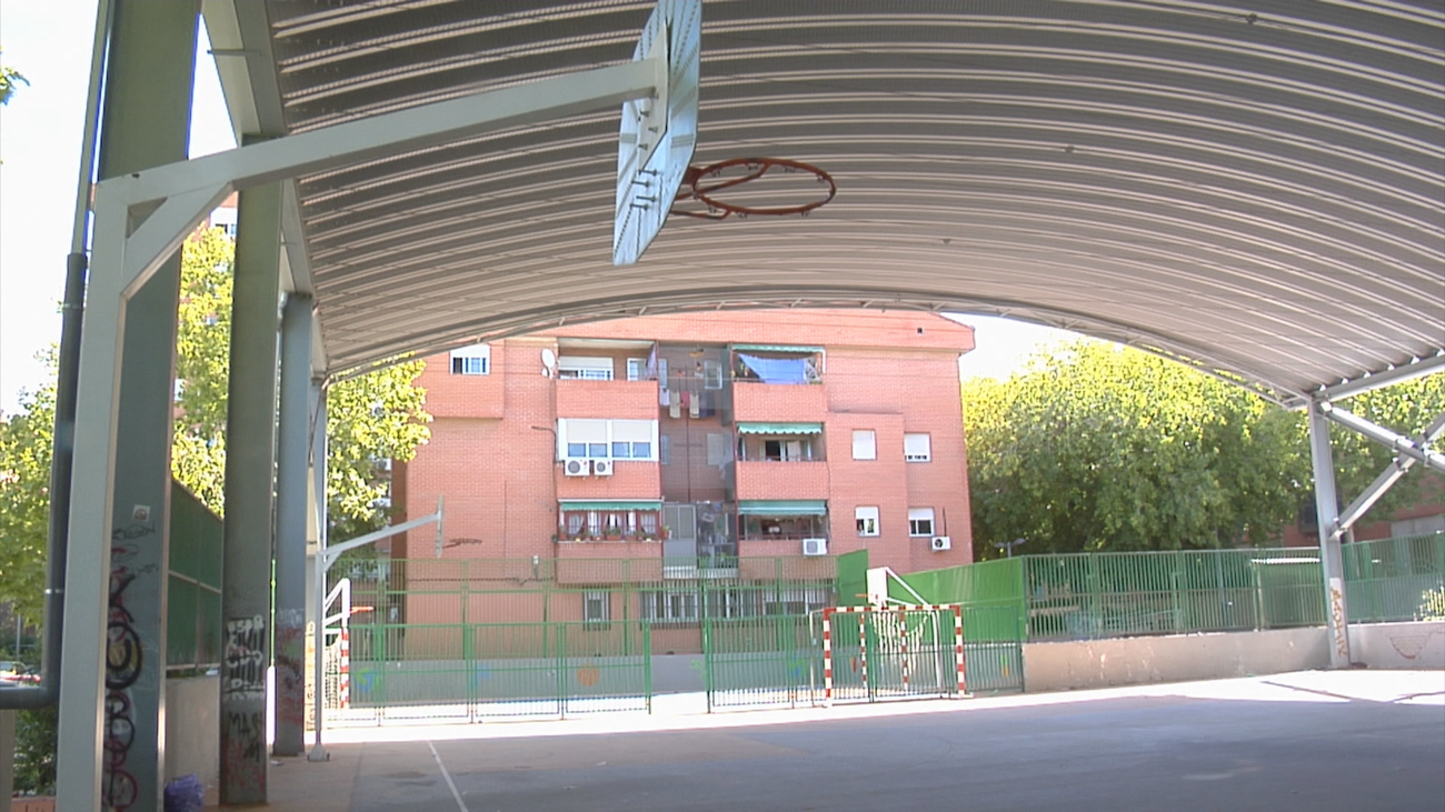 Contra una cancha problemática en Vallecas: Ruido y basura a escasos metros de las viviendas