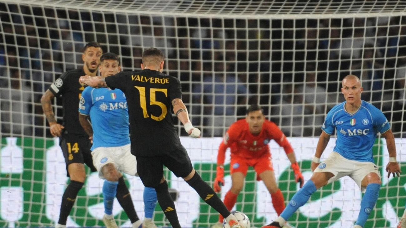 Valverde marca ante el Nápoles en partido de Champions League