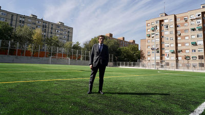 Latina estrena un campo de fútbol de césped artificial y parcelas renaturalizadas