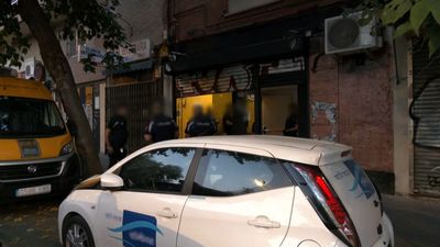 El after ilegal con licencia de cafetería de Carabanchel continúa abierto
