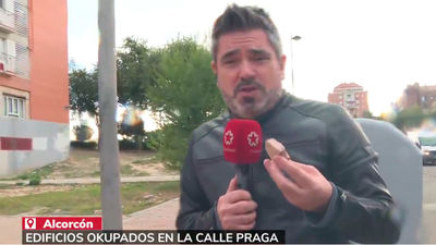 VIDEO: Agreden con piedras y cubos de agua a un reportero de Telemadrid en Alcorcón