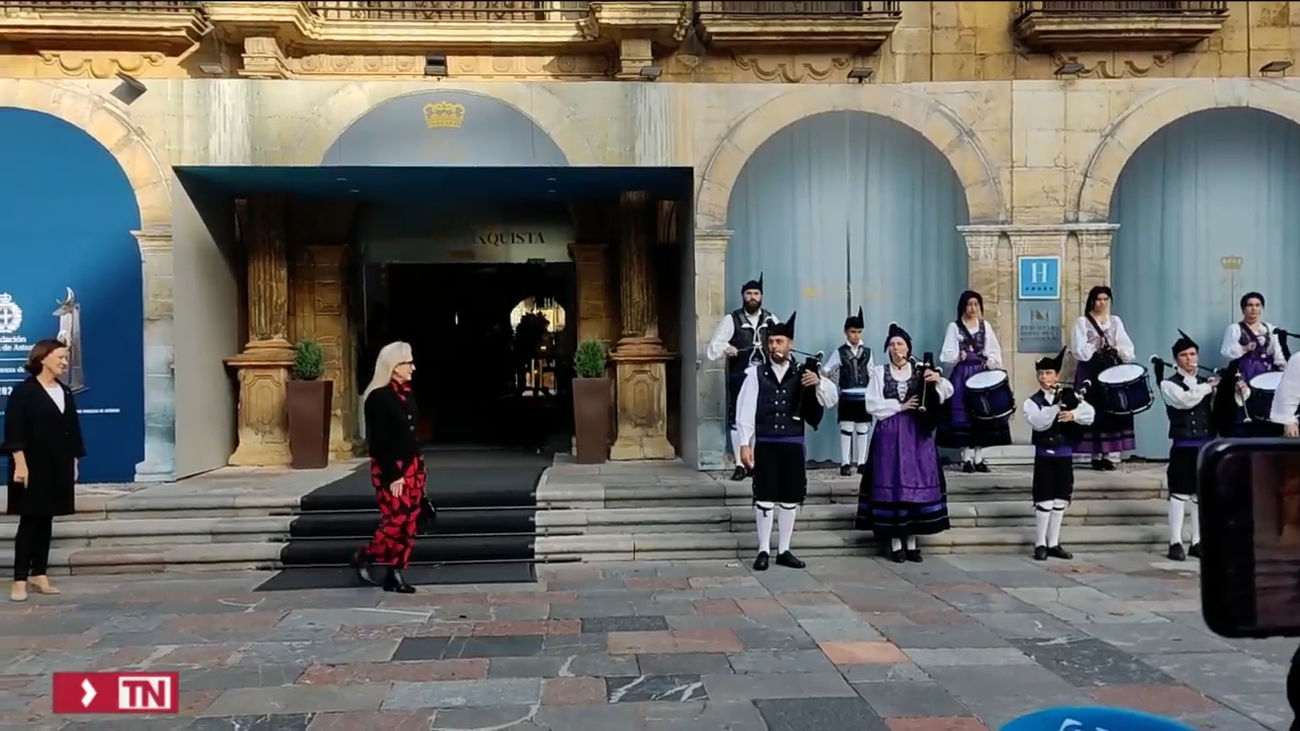 Meryl Streep, premio Princesa de Asturias de las Artes, baila al son de la gaita en Oviedo