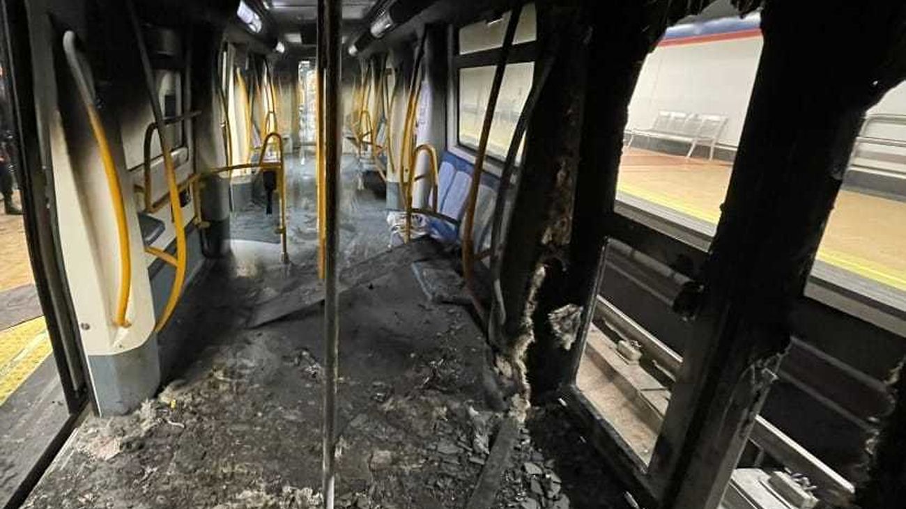 Vagón de Metro tras la explosión de la batería de un patinete | TELEMADRID