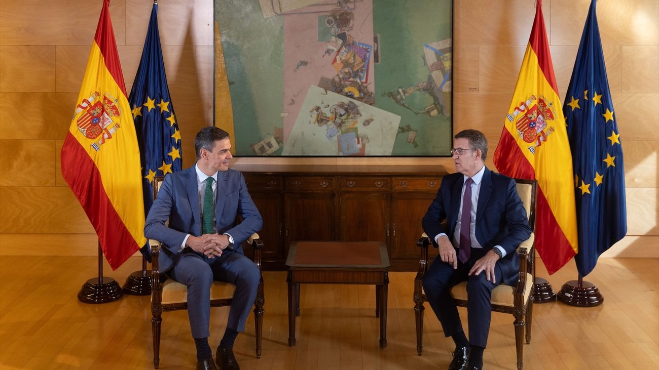 El secretario general del PSOE y presidente del Gobierno en funciones, Pedro Sánchez y el líder del Partido Popular, Alberto Núñez Feijóo