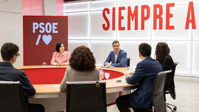 Pedro Sánchez se reúne con representantes de colectivos de ciencia y medioambiente ante su investidura