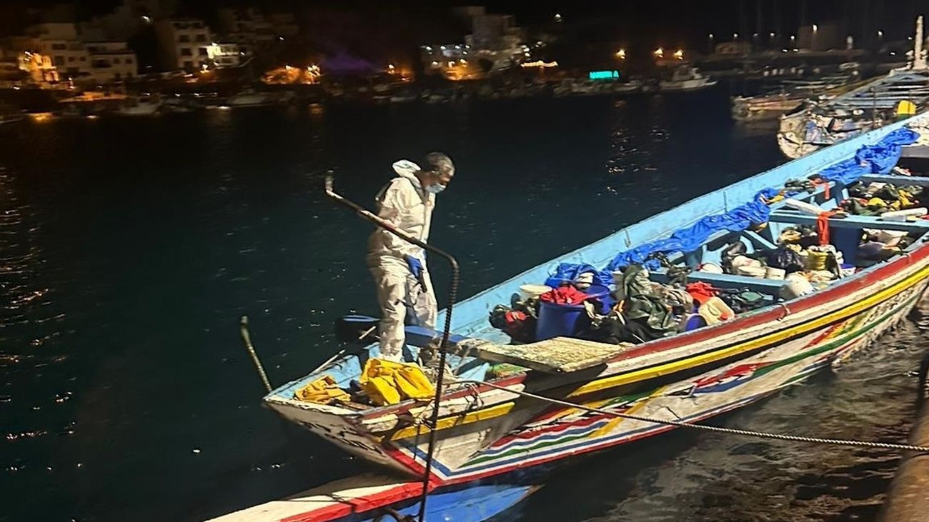 Cayuco llegado a la isla de El Hierro con 159 personas a bordo