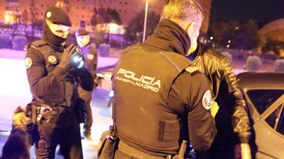 Comete una infracción de tráfico en Vallecas y acaba detenido por homicidio