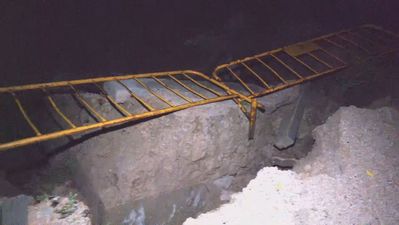 El agua derrumba parte de una casa en Arroyomolinos y causa desperfectos en varias viviendas