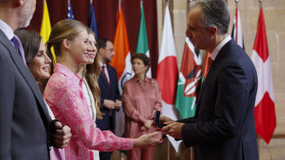 La princesa Leonor entrega en Asturias las insignias a Meryl Streep, Murakami y los otros galardonados