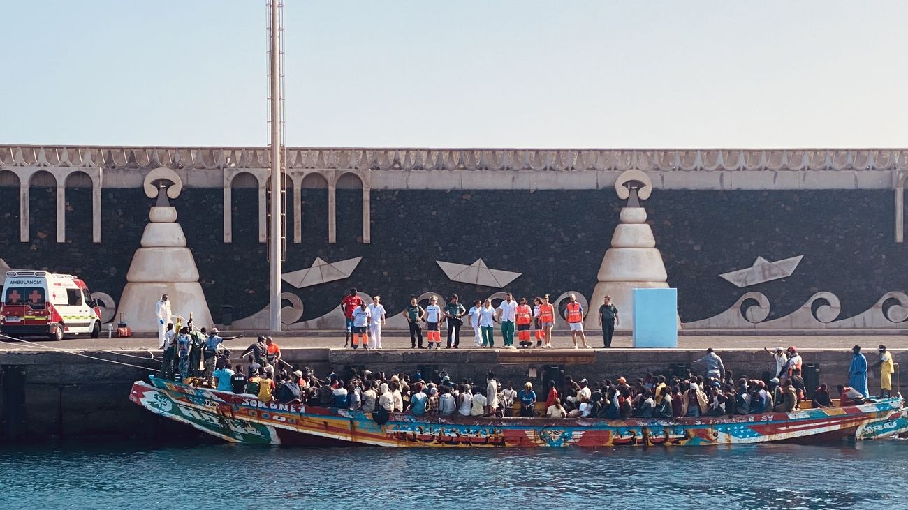 Cayuco llegado al puerto de La Restinga con 220 migrantes a bordo el día 10 de octubre