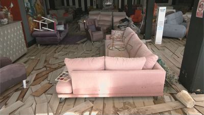 Una tienda de Fuenlabrada, anegada por el paso de la borrasca Aline