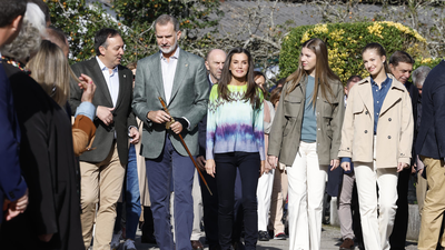 La familia real visita las tres aldeas asturianas ganadoras del premio al pueblo ejemplar