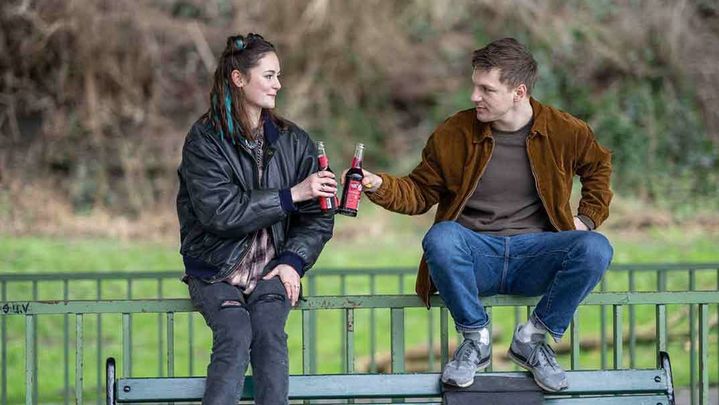 A ambos lados del abismo (HBO Max) / Enseriados