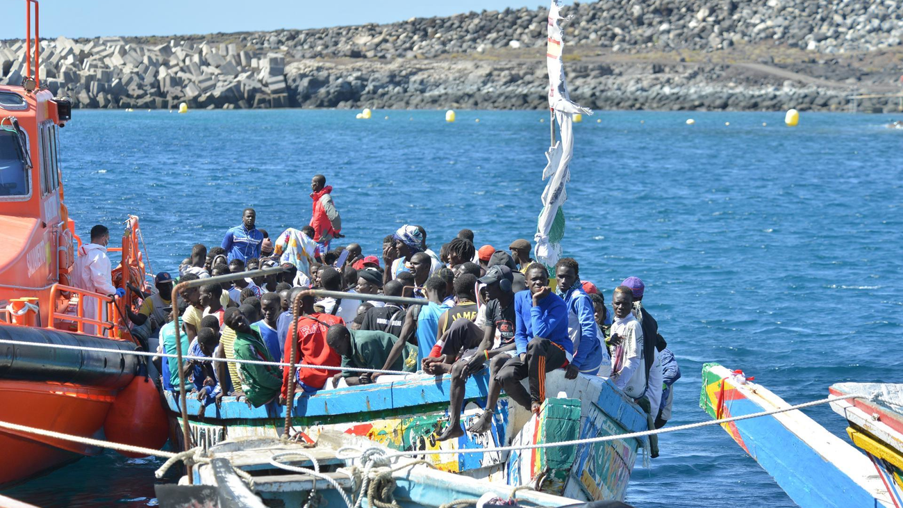 Más de 1.000 migrantes llegan a Canarias, entre ellos un cayuco con 320 personas