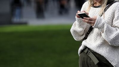 Paseo por Madrid: Móviles y perros