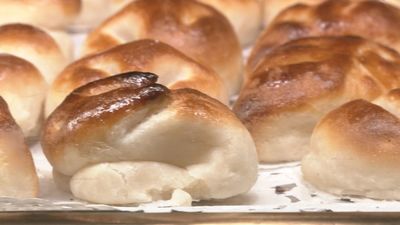 Así se preparan los mazapanes de la pastelería centenaria El Riojano