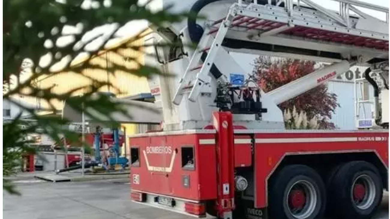 Hallan un cadáver en el interior de una vivienda incendiada en Estepona, Málaga