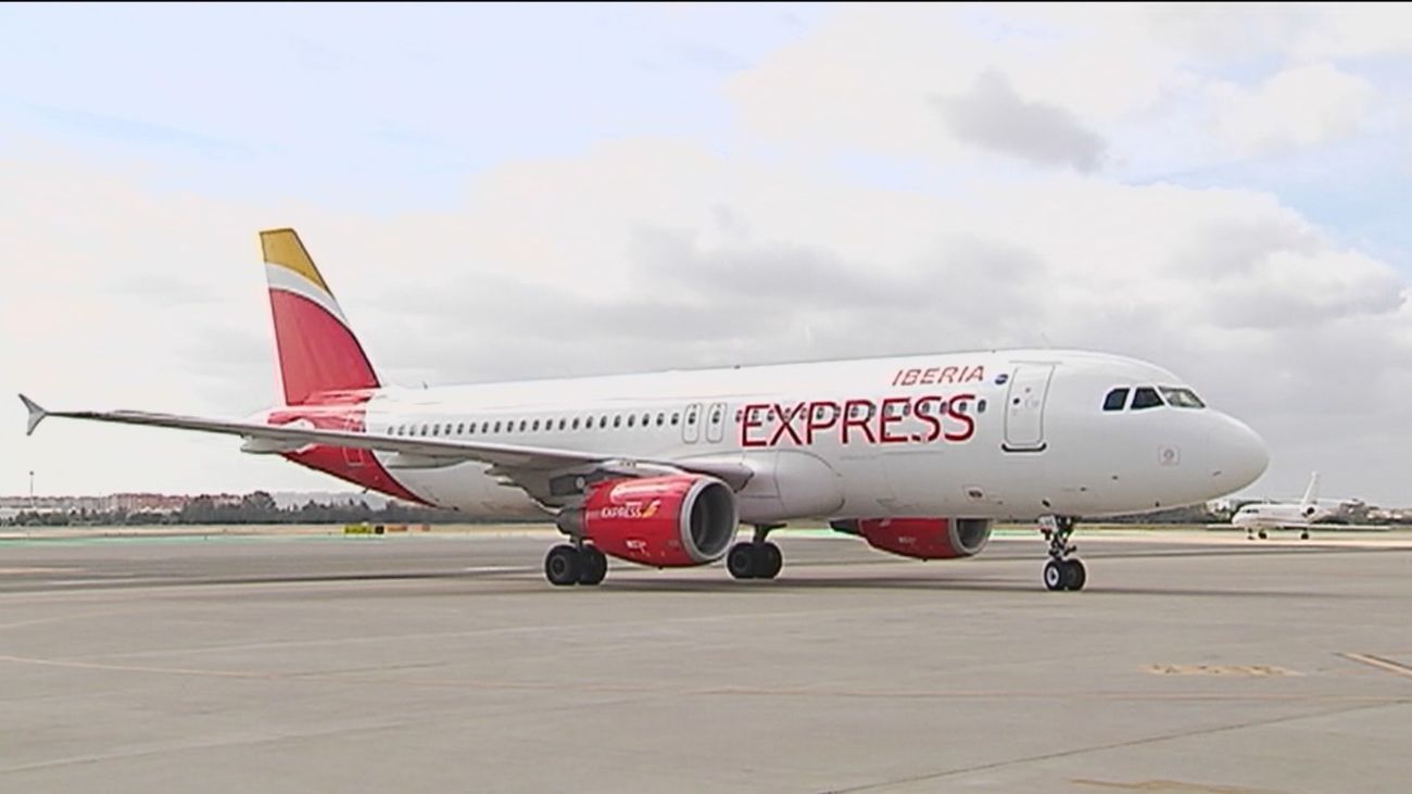 Montero asegura que la reducción de vuelos cortos será paulatina y Feijóo pide que no haya vuelos en Falcon