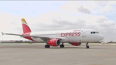 Montero asegura que la reducción de vuelos cortos será paulatina y Feijóo pide que no haya vuelos en Falcon